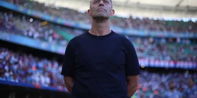 Técnico do Bragantino, Pedro Caixinha reconhece boa atuação do Bahia em goleada: ‘Passou por cima de nós’