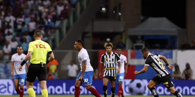 Bahia sai na frente, mas sofre virada do Santos na Fonte Nova