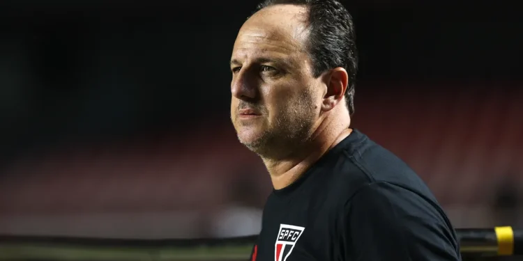 Confira lista de treinadores disponíveis no mercado para assumir o Bahia