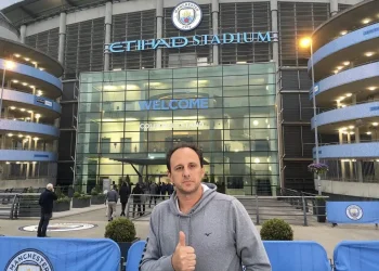 Ídolo do Bahia, Evaristo de Macedo manda recado a Rogério Ceni: ‘É ser amado ou odiado por uma enorme e apaixonada torcida’