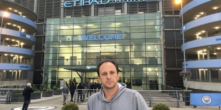 Ídolo do Bahia, Evaristo de Macedo manda recado a Rogério Ceni: ‘É ser amado ou odiado por uma enorme e apaixonada torcida’