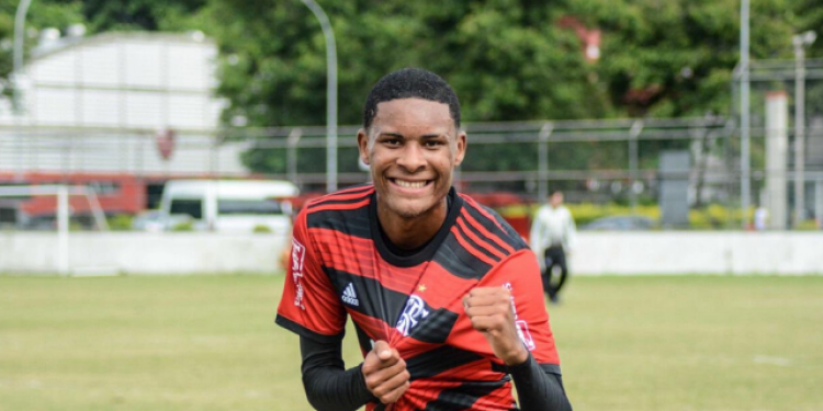 Lateral Caio Roque assina com o Bahia até o final de 2025