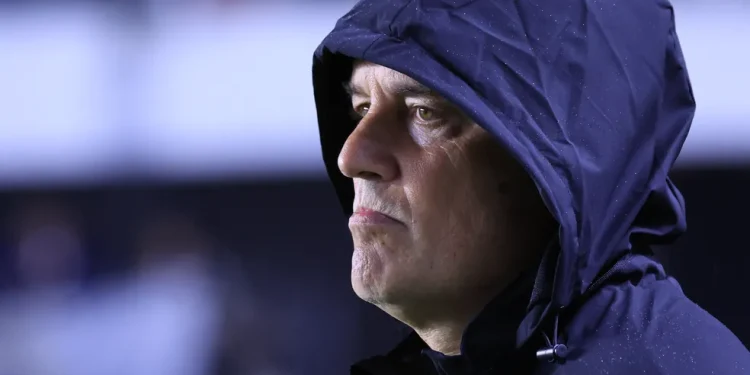 Próximo adversário do Bahia, Santos demite técnico Diego Aguirre