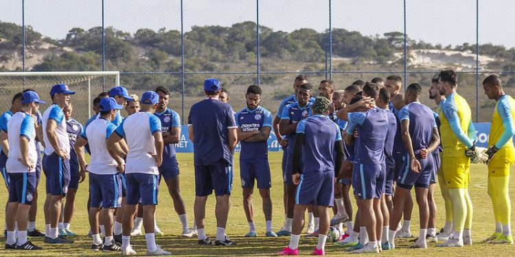 Reapresentação do Bahia é marcada por longa conversa de Rogério Ceni com os jogadores