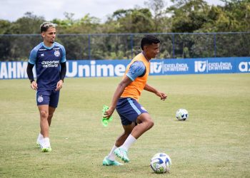 Rogério Ceni comanda treino coletivo na Cidade Tricolor