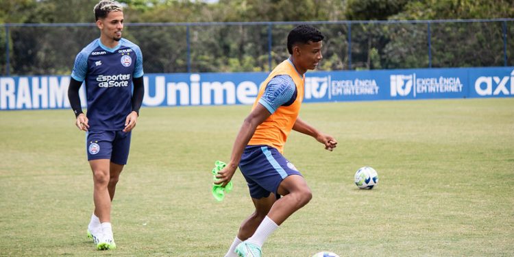 Rogério Ceni comanda treino coletivo na Cidade Tricolor