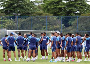 Rogério Ceni comanda último treino e esboça escalação do Bahia para jogo contra o Coritiba