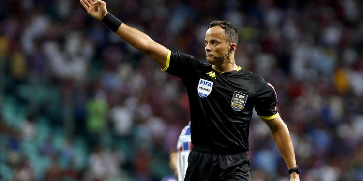 Savio Pereira Sampaio é escalado para apitar Flamengo x Bahia no Maracanã