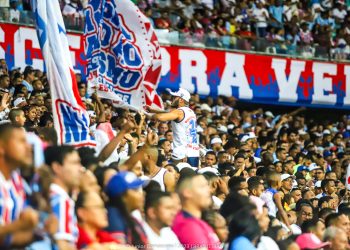 Show nas arquibancadas: apesar do empate, torcida tricolor lota Fonte Nova e conquista o segundo maior público do Bahia nesse Brasileirão