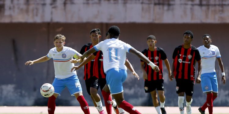 Bahia vence o Vitória por 2 a 0 e garante vaga na final do Baianão sub-15