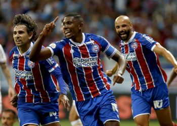 Com gols de Kanu e Ratão, Bahia vence o Fortaleza por 2 a 0 na Fonte Nova