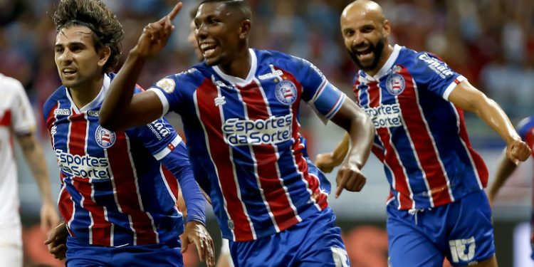 Com gols de Kanu e Ratão, Bahia vence o Fortaleza por 2 a 0 na Fonte Nova