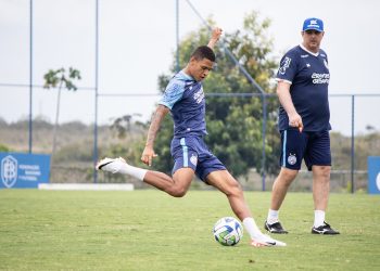 Com atletas do sub-20, Rogério Ceni comanda treino coletivo em preparação para enfrentar o Internacional
