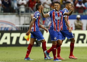 Com gols de Kanu e Ratão, Bahia vence o Fortaleza por 2 a 0 na Fonte Nova