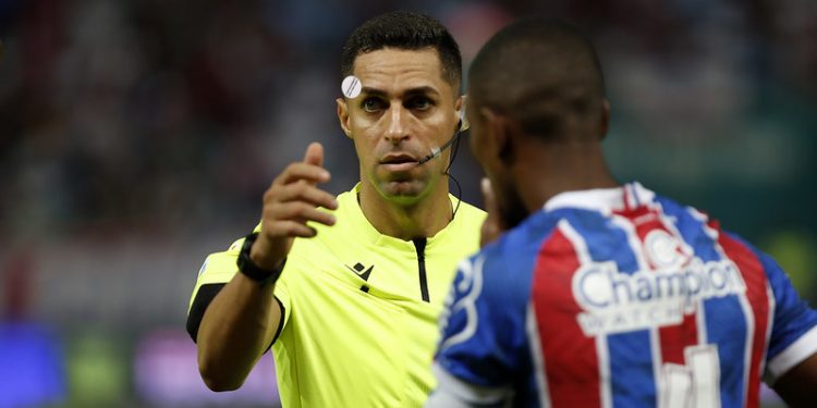 Rodrigo Pereira de Lima é escalado para apitar Bahia x Fortaleza na Arena Fonte Nova