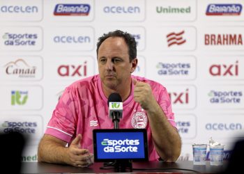 Rogério Ceni comemora triunfo contra o Internacional e explica ausência de Vitor Jacaré entre os relacionados