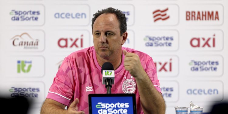 Rogério Ceni comemora triunfo contra o Internacional e explica ausência de Vitor Jacaré entre os relacionados