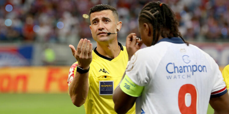 Braulio da Silva Machado apita Bahia x São Paulo pela 36º rodada do Campeonato Brasileiro