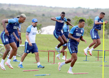 Com foco na parte tática, Rogério Ceni segue preparando time do Bahia para decisão contra o Corinthians