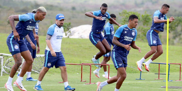 Com foco na parte tática, Rogério Ceni segue preparando time do Bahia para decisão contra o Corinthians