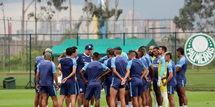 No CT do Palmeiras, Bahia faz último treino finaliza preparação para enfrentar o Corinthians