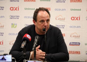 Rogério Ceni elogia atuação do Bahia em goleada contra o Corinthians: ‘Triunfo espetacular’