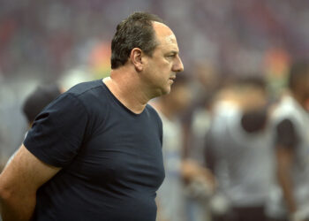 Rogério Ceni lamenta situação do Bahia após empate nos minutos finais: ‘Será sofrido até o último jogo’