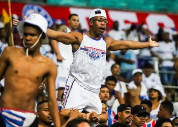 Torcida discute com jogadores do Bahia após derrota para o Cuiabá: ‘Time pipoqueiro’