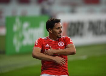 Bahia apresenta proposta de R$ 64,3 milhões por Maurício, do Internacional