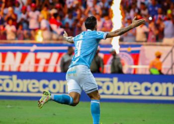 Everaldo balança as redes e atinge melhor marca da carreira