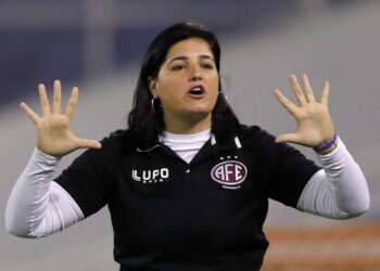 Bahia anuncia contratação da treinadora Lindsay Camila para time feminino