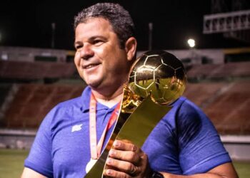 Bahia anuncia saída do técnico Igor Morena