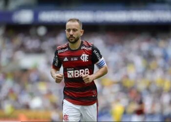 Bahia larga na frente em disputa por Éverton Ribeiro