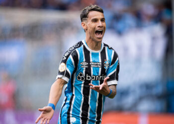 Bahia sinaliza interesse no atacante Ferreirinha e aguarda resposta do Grêmio