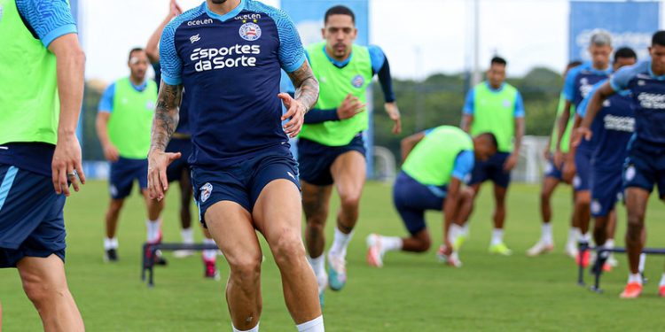 Elenco se reapresenta com foco em confronto direto diante do Barcelona 