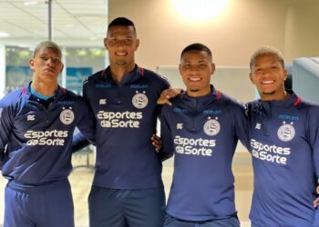 Jogadores do Bahia retornam de Manchester para completar elenco no estadual