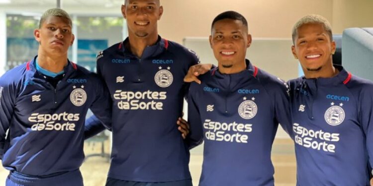 Jogadores do Bahia retornam de Manchester para completar elenco no estadual
