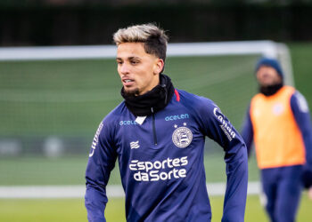 “Meu parceiro Grealish, eu sou melhor que ele, mas tá bom”, brinca Biel antes de viagem à Manchester