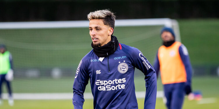 “Meu parceiro Grealish, eu sou melhor que ele, mas tá bom”, brinca Biel antes de viagem à Manchester