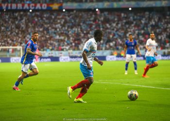 Sidney estreia na Arena Fonte Nova como profissional 