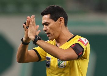 Antonio Dib Moraes de Sousa apita jogo entre Botafogo-PB e Bahia no Almeidão