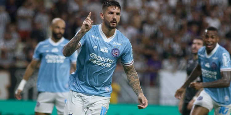 Com gols de Everaldo e Thaciano, Bahia vence o Ceará por 2 a 1 na Arena Castelão