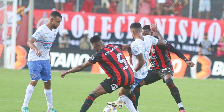 Inacreditável! Bahia leva virada do Vitória no último minuto e se complica no Baianão