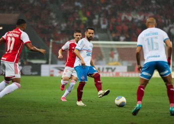 Bahia leva virada do Internacional e estreia com derrota no Campeonato Brasileiro