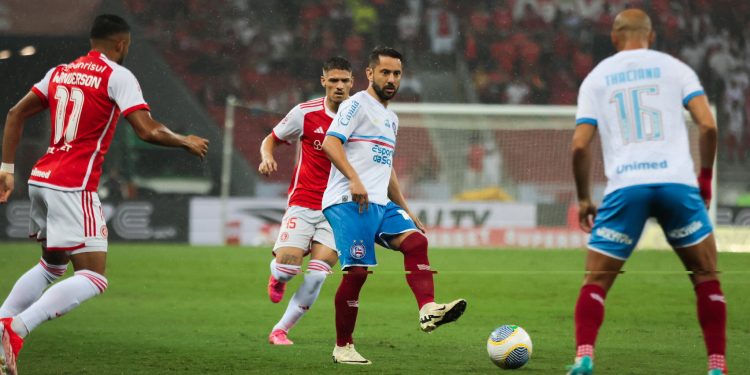 Bahia leva virada do Internacional e estreia com derrota no Campeonato Brasileiro