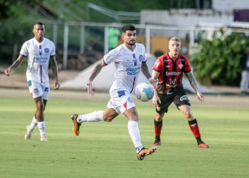 Bahia marca no fim e arranca empate contra o Vitória no Barradão