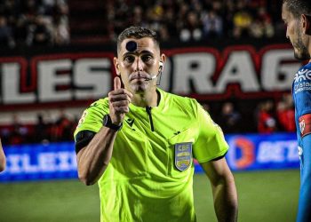 João Vitor Gobi apita jogo entre Bahia e Fluminense pela 2º rodada do Campeonato Brasileiro