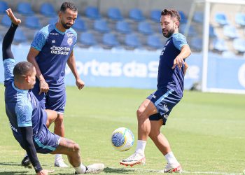 Rogério Ceni comanda treino coletivo e realiza testes na equipe titular nas vésperas do BAVI