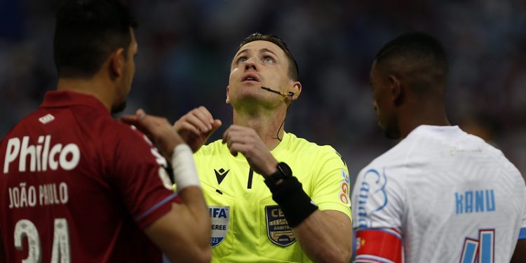 Bruno Arleu de Araujo apita jogo entre Atlético-MG x Bahia na Arena MRV