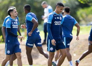 Ceni comanda treino tático e segue preparando equipe para enfrentar o Atlético-MG